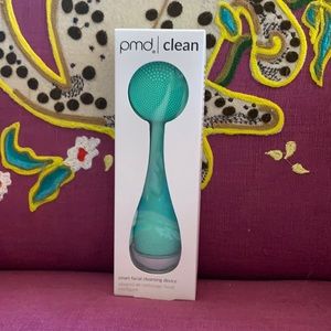 PMD Clean facial cleansing device in Teal